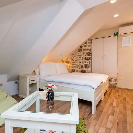 Historical Old Town Apartman