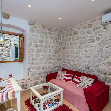 Historical Old Town Apartment