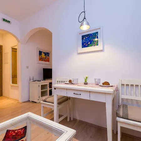 Historical Old Town Apartman *