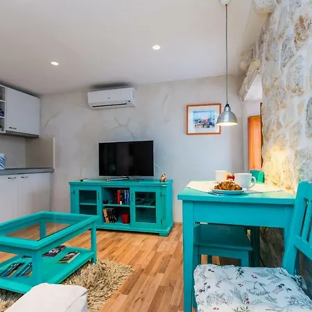 Historical Old Town Apartment *