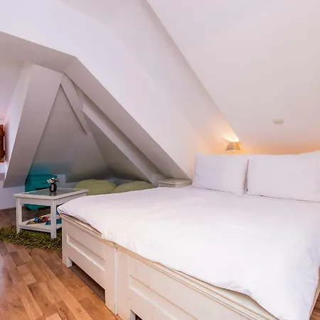Historical Old Town Apartment