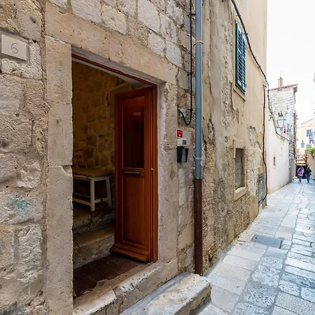 Historical Old Town Apartment
